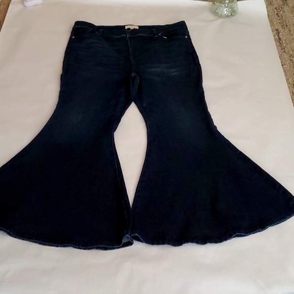 NWOT ELOQUII Classic Fit Bell Bottom Jeans sz.20 - Picture 1 of 9